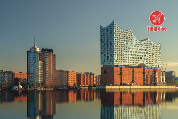 Hamburg mit Elbphilharmonie (Flug) 153