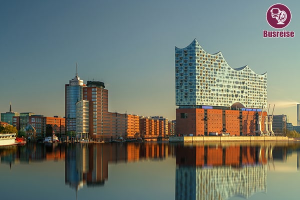 Hamburg mit Elbphilharmonie (Bus) 2