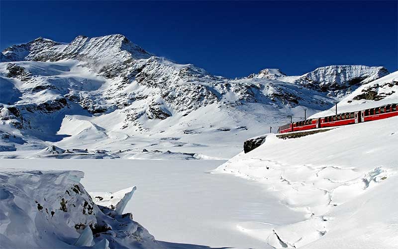 engadin-Bernina-Experss Lac italien paradisiaque et légendaire Bernina Express 2