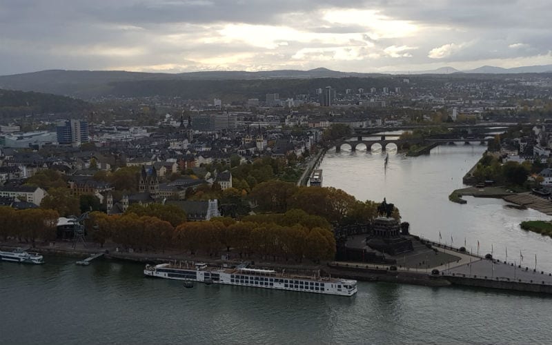 Goldener Herbst auf dem Rhein 32